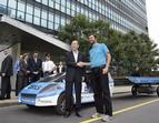 Showing the idea of solar mobility to Ban Ki Moon, Secretary General of United Nations, in New York